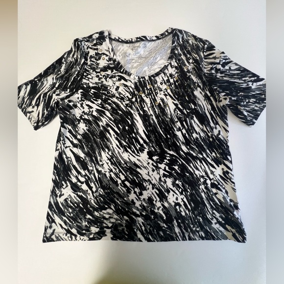 CHICO’S ZENERGY ELBOW SLEEVE TOP BLACK & WHITE PATTERNED DESIGN W/SEQUINS SIZE 3 - Picture 6 of 9